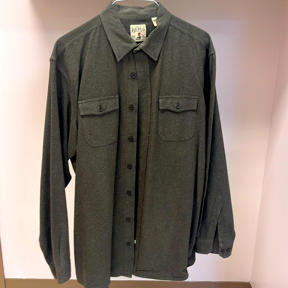 Men’s Red Head Brand Co. casual button down shirt.